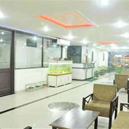 Hotel Dawat Palace Агра Екстериор снимка