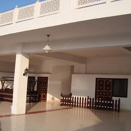 Hotel Dawat Palace Агра Екстериор снимка