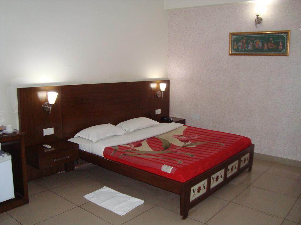 Hotel Dawat Palace Агра Екстериор снимка