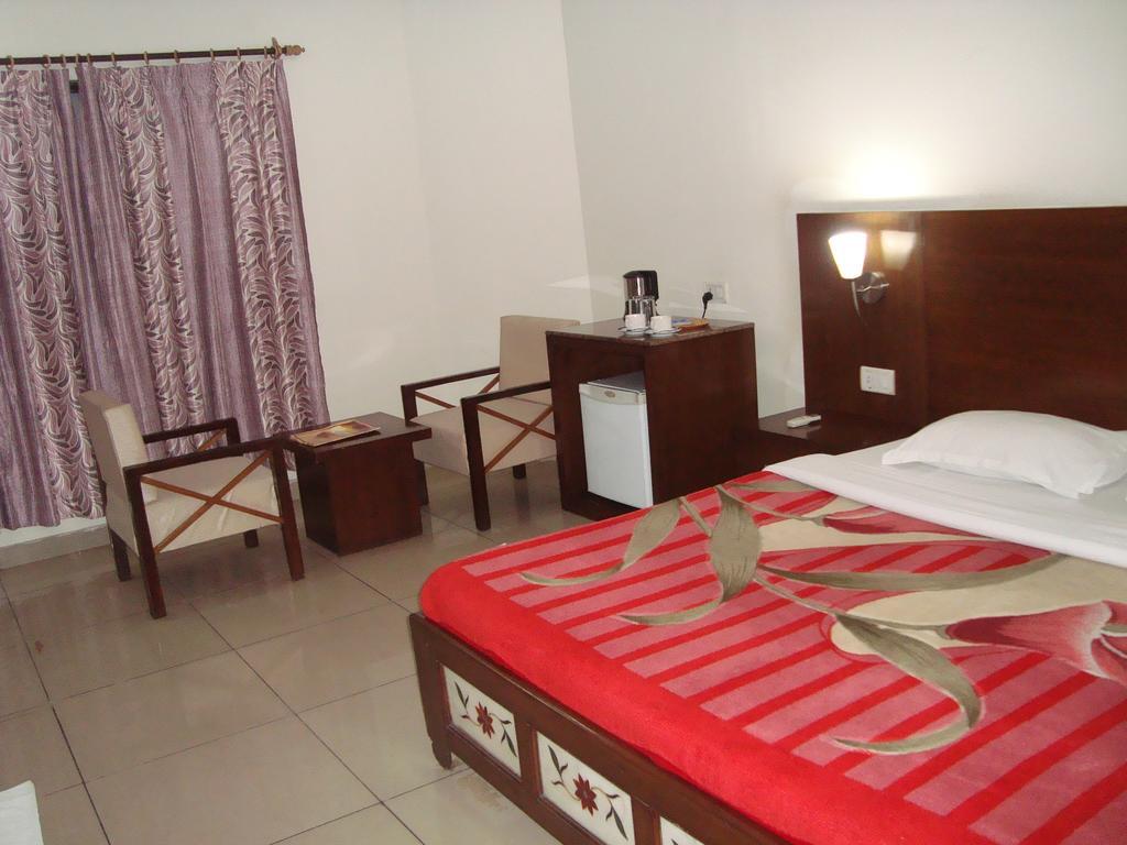 Hotel Dawat Palace Агра Стая снимка