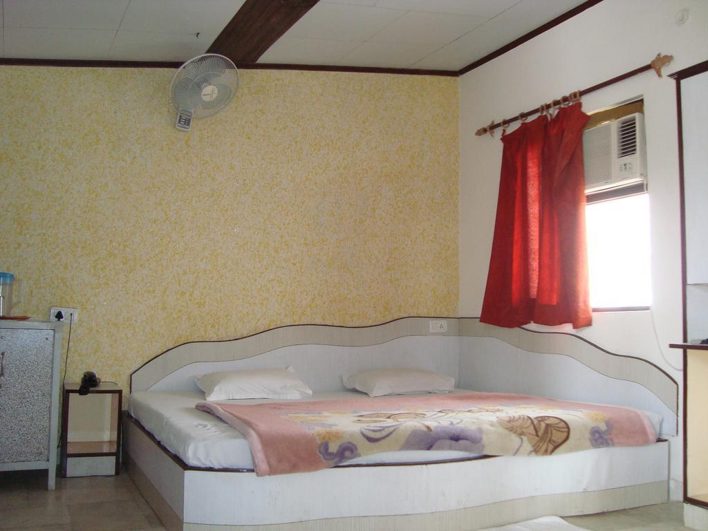 Hotel Dawat Palace Агра Стая снимка