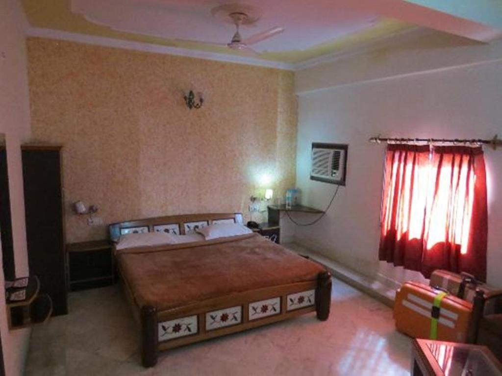 Hotel Dawat Palace Агра Екстериор снимка