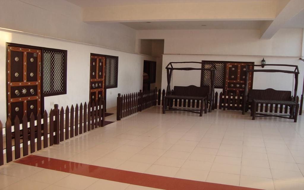 Hotel Dawat Palace Агра Екстериор снимка