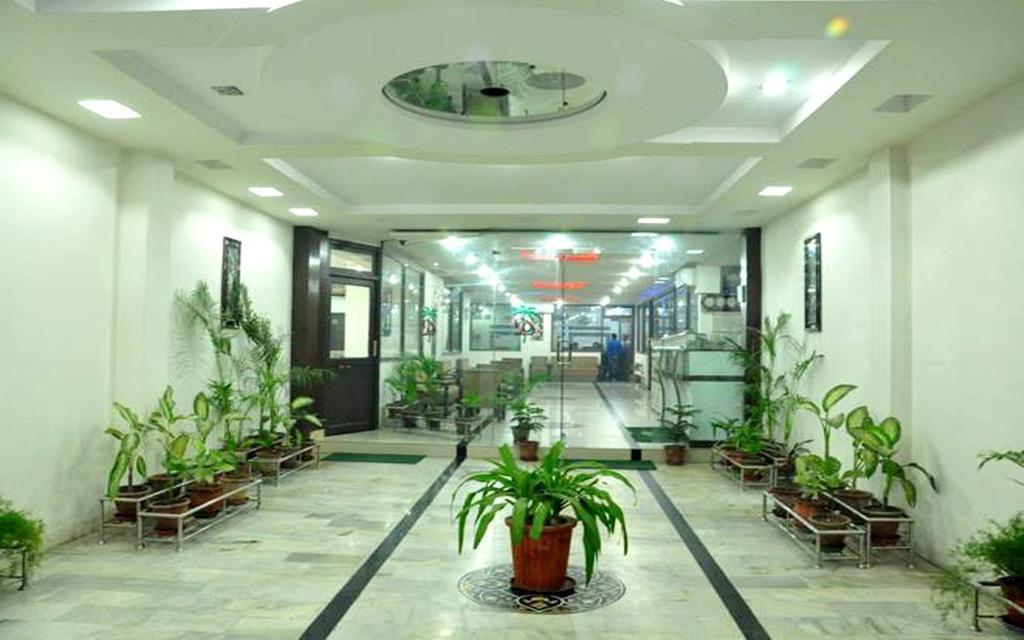 Hotel Dawat Palace Агра Екстериор снимка