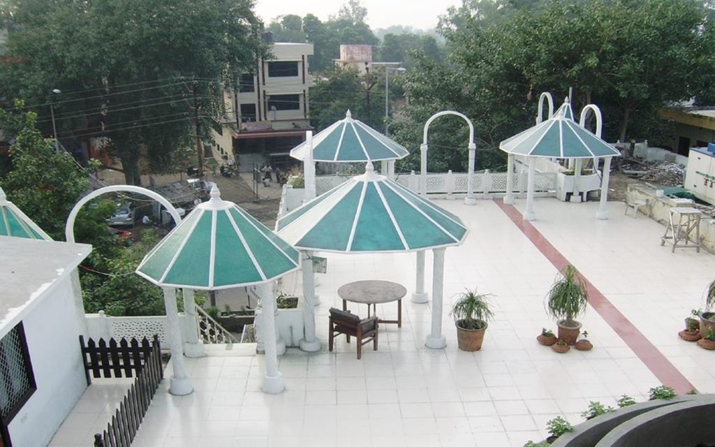 Hotel Dawat Palace Агра Екстериор снимка