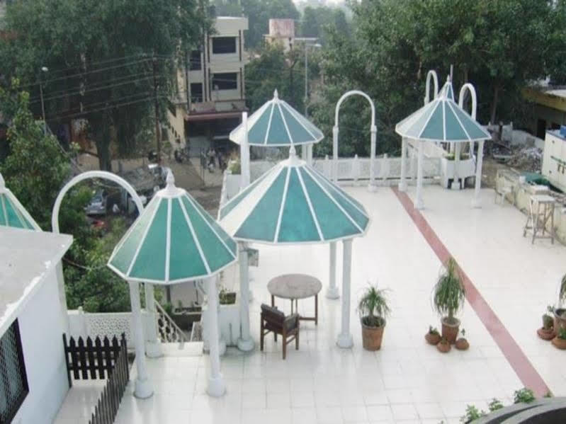 Hotel Dawat Palace Агра Екстериор снимка