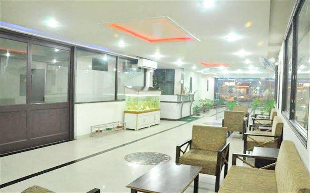 Hotel Dawat Palace Агра Екстериор снимка